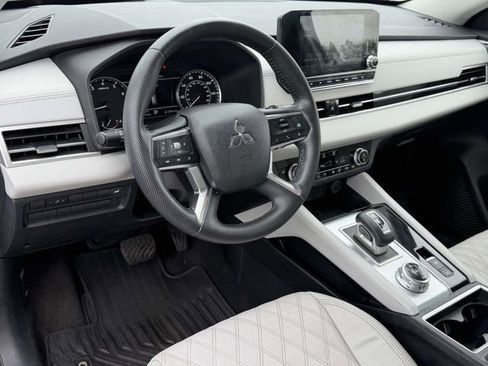 Used 2022 Mitsubishi Outlander SEL AWD/4WD image 14