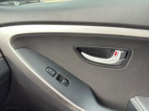 Used 2017 Hyundai Elantra GT FWD image 38