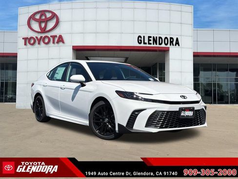 New 2026 Toyota Camry SE FWD image 1