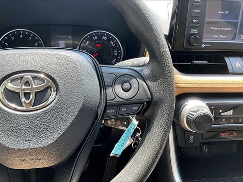 Used 2022 Toyota RAV4 LE FWD image 25