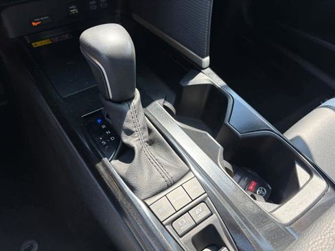 Used 2025 Toyota Camry SE image 17