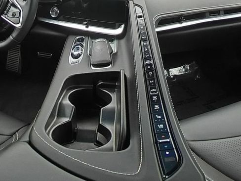 Used 2024 Chevrolet Corvette Stingray Premium Cpe w/ Z51 Performance Package RWD image 25