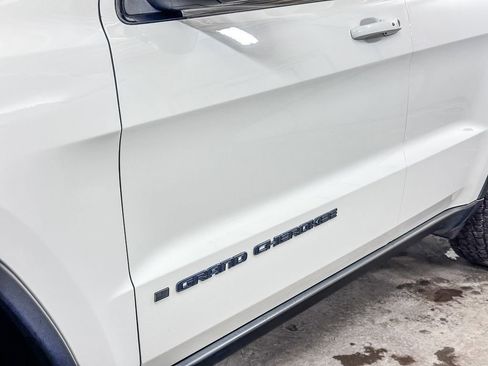 Used 2019 Jeep Grand Cherokee Laredo image 13