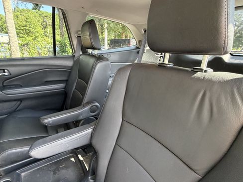 Used 2019 Honda Pilot Touring image 32