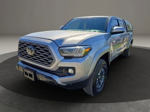Used 2021 Toyota Tacoma TRD Off-Road w/ TRD Premium Off Road Package AWD/4WD image 2