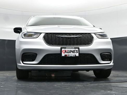 New 2026 Chrysler Pacifica Limited FWD image 59