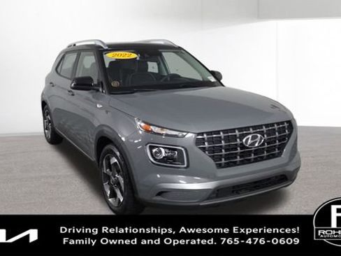 Used 2022 Hyundai Venue Limited image 3