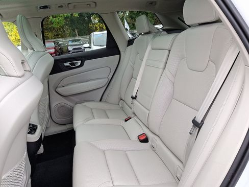 Used 2021 Volvo XC60 T6 Inscription w/ Advanced Package image 8