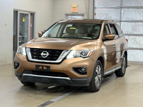 Used 2017 Nissan Pathfinder SV w/ Cargo Package FWD image 3