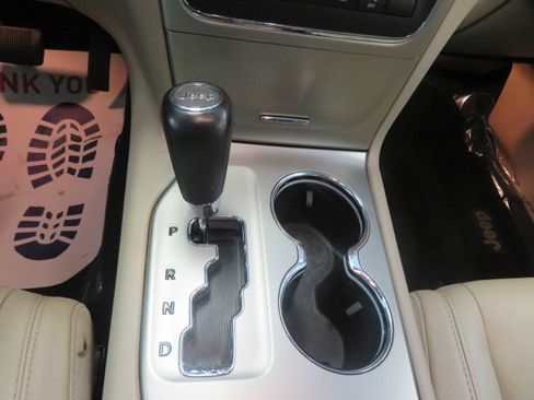 Used 2011 Jeep Grand Cherokee Limited image 41