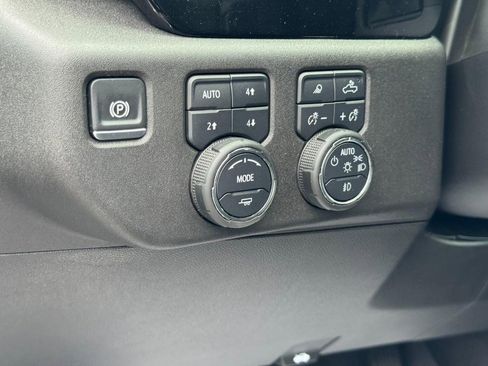 Used 2024 Chevrolet Silverado 1500 LTZ AWD/4WD image 17