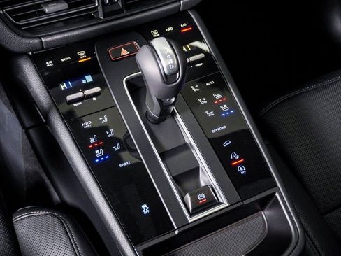 New 2026 Porsche Macan image 24