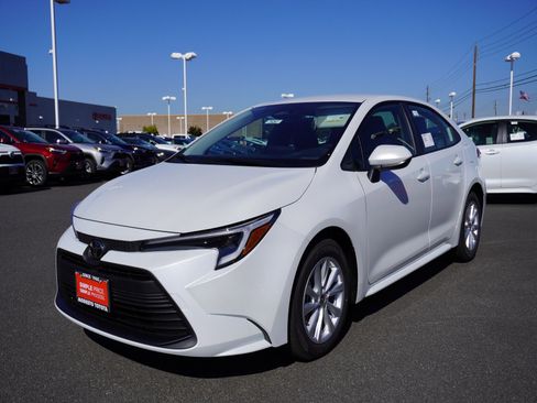 New 2026 Toyota Corolla LE image 5