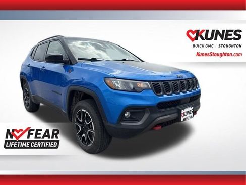 Used 2025 Jeep Compass Trailhawk AWD/4WD image 1