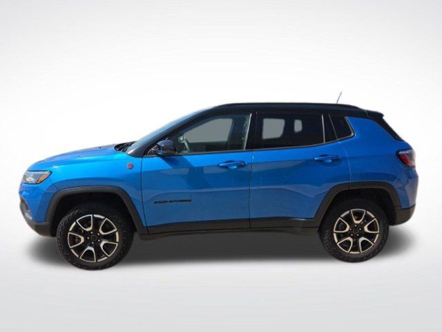 Used 2025 Jeep Compass Trailhawk AWD/4WD image 5