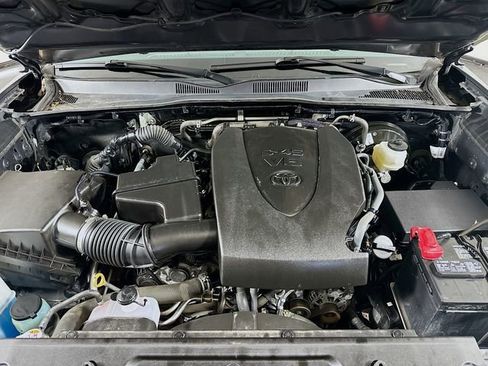 Used 2020 Toyota Tacoma SR5 image 28