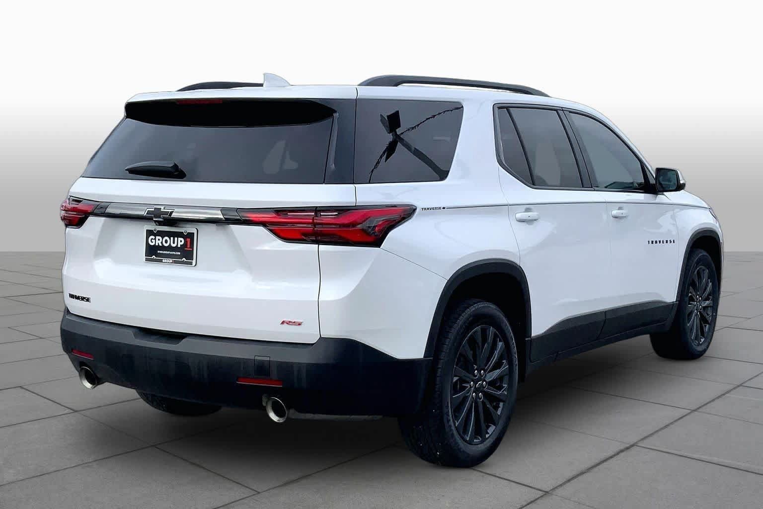 Used 2023 Chevrolet Traverse RS FWD image 13