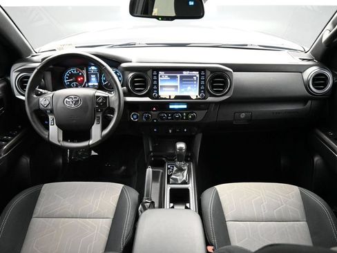 Used 2021 Toyota Tacoma TRD Off-Road AWD/4WD image 5
