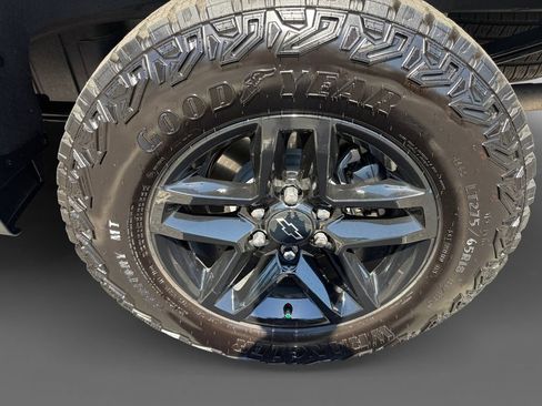 Used 2026 Chevrolet Silverado 1500 Custom Trail Boss AWD/4WD image 8