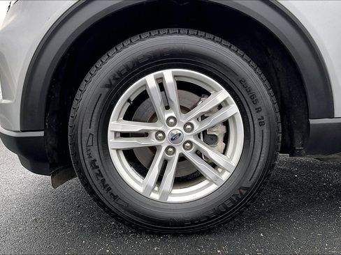 Certified 2024 Ford Explorer XLT w/ Equipment Group 202A image 9