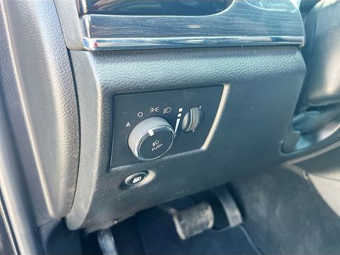 Used 2019 Jeep Grand Cherokee Overland RWD image 10