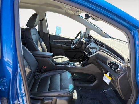 Used 2023 Chevrolet Bolt LT w/ Infotainment Package FWD image 19
