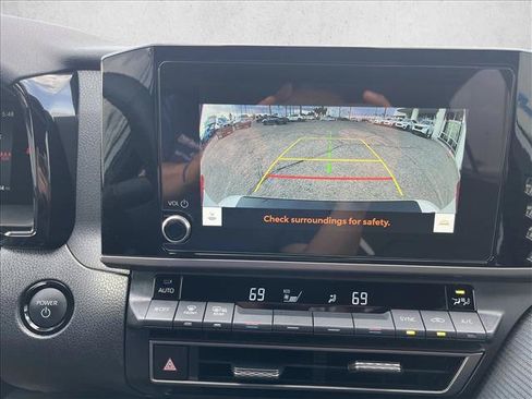 Used 2025 Toyota Camry SE FWD image 13
