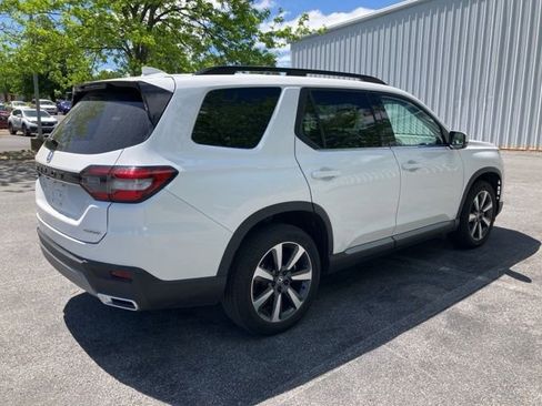 Used 2024 Honda Pilot Touring image 4