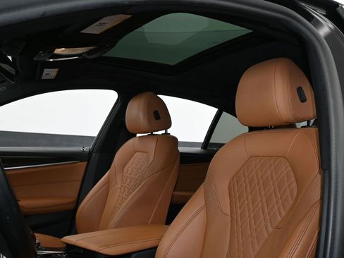 Used 2022 BMW 530i w/ Premium Package image 11