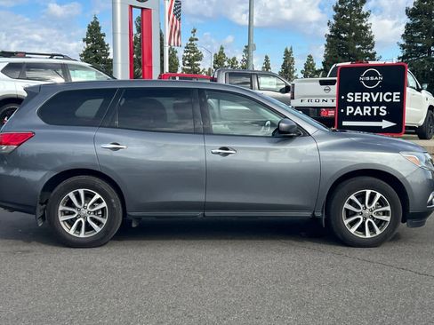 Used 2015 Nissan Pathfinder S image 9