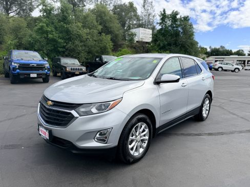 Used 2020 Chevrolet Equinox LT image 2
