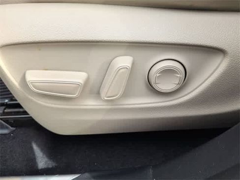 Used 2021 Toyota Highlander Limited image 17