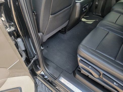 Used 2025 Chevrolet Suburban Z71 AWD/4WD image 13