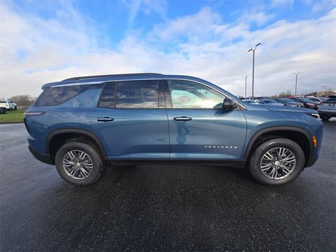 New 2026 Chevrolet Traverse LT image 2
