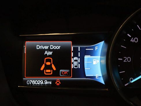Used 2018 Ford Explorer Limited w/ Equipment Group 301A FWD image 8