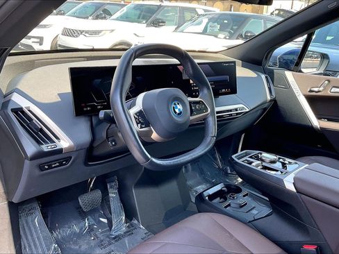 Used 2024 BMW iX xDrive50 w/ Premium Package AWD/4WD image 17