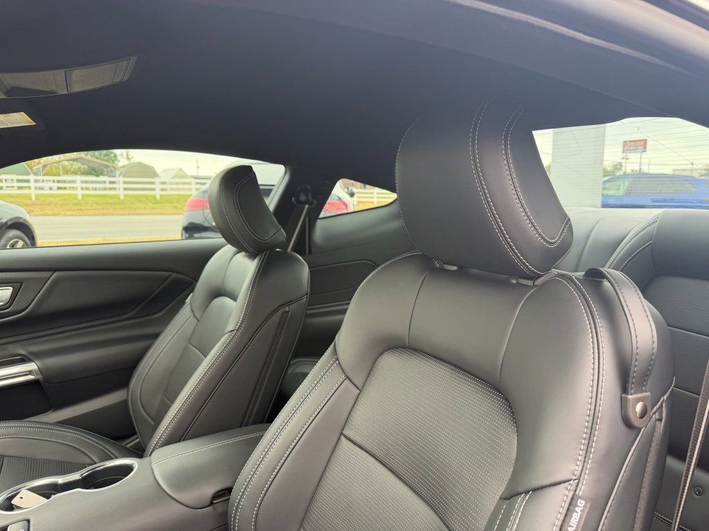 Used 2025 Ford Mustang GT Premium RWD image 11