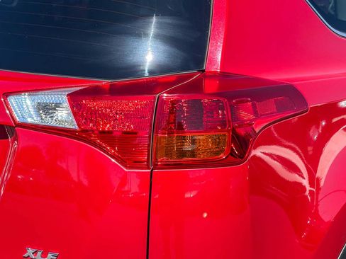 Used 2015 Toyota RAV4 XLE AWD/4WD image 8