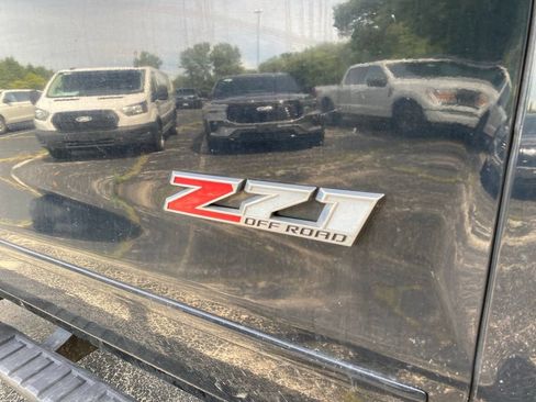 Used 2018 Chevrolet Silverado 2500 LT w/ Midnight Edition AWD/4WD image 3