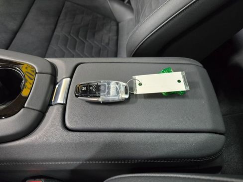 Used 2022 Audi e-tron GT Premium Plus image 30