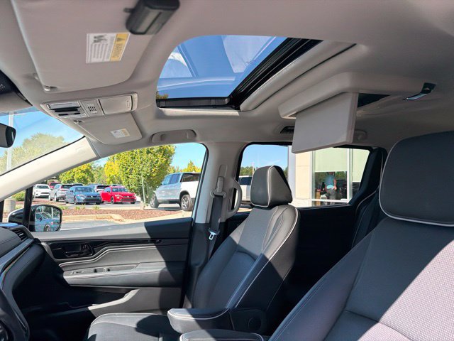 Used 2025 Honda Odyssey Elite image 14