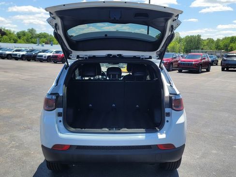 Used 2024 Jeep Compass Latitude AWD/4WD image 11