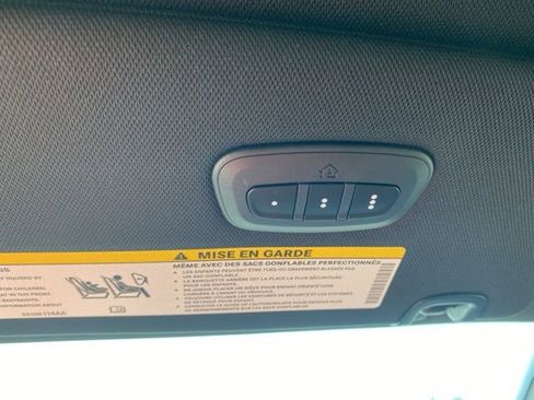 New 2025 Chrysler Pacifica Select w/ Fav Edition Package FWD image 21