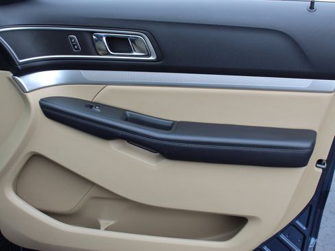 Used 2017 Ford Explorer XLT w/ Equipment Group 202A image 33