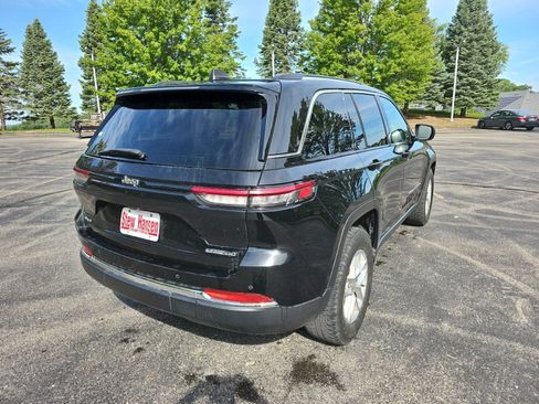 Used 2023 Jeep Grand Cherokee Laredo w/ Luxury Tech Group I AWD/4WD image 6