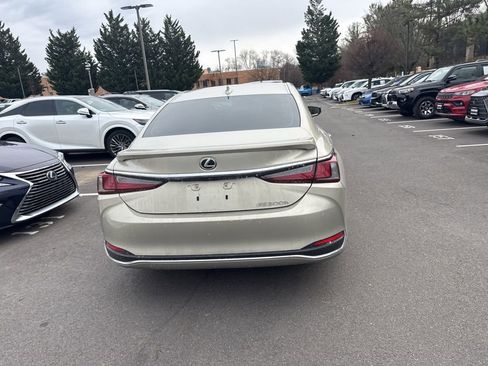 Certified 2025 Lexus ES 300h w/ Luxury Package image 5