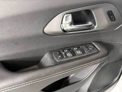 New 2026 Chrysler Pacifica Select FWD image 19