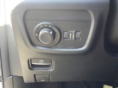 Certified 2023 Jeep Grand Cherokee Laredo w/ Luxury Tech Group I image 27