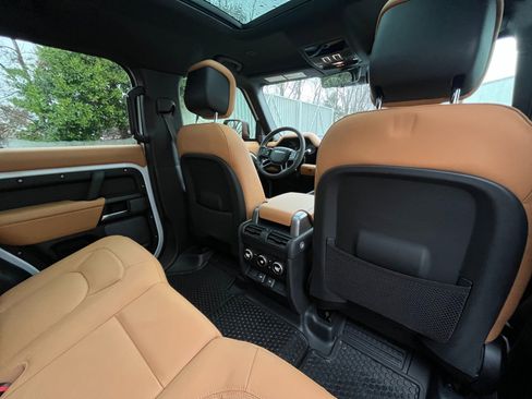 Used 2023 Land Rover Defender 110 image 23