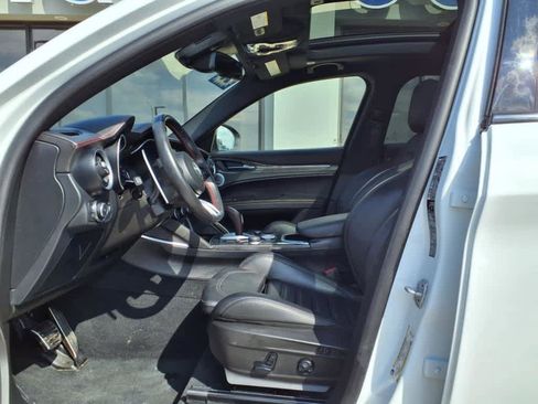 Used 2023 Alfa Romeo Stelvio Estrema image 16